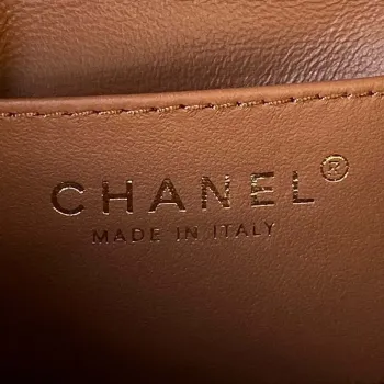 Chanel AS4165 Mini taška s klopou z jehněčí kůže, wenge dřevo a zlatý kov, světle hnědá