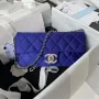 Chanel AS3791 Kabelka s klopou, samet a jehněčí kůže, modrá