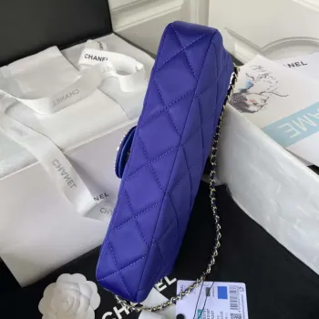 Chanel AS3791 Kabelka s klopou, samet a jehněčí kůže, modrá