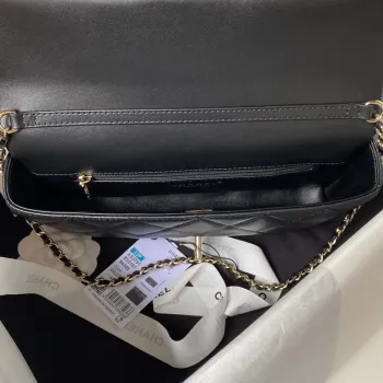 Chanel AS3791 Kabelka s klopou z jehněčí kůže, černá