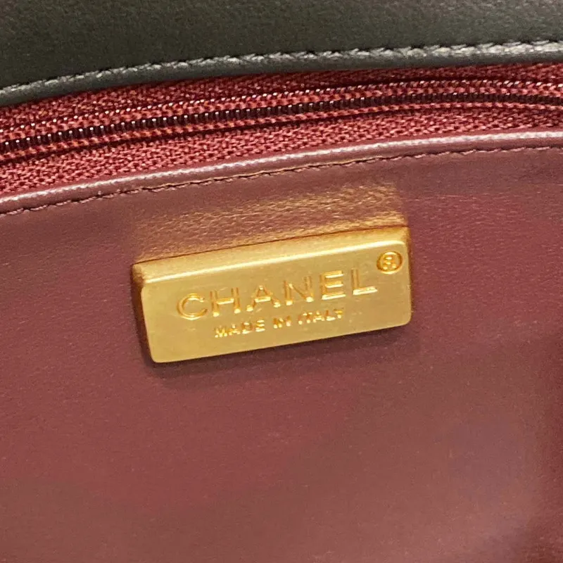 Chanel AS4151 Malá taška s klopou a horním uchem z jehněčí kůže a wenge dřeva, černá