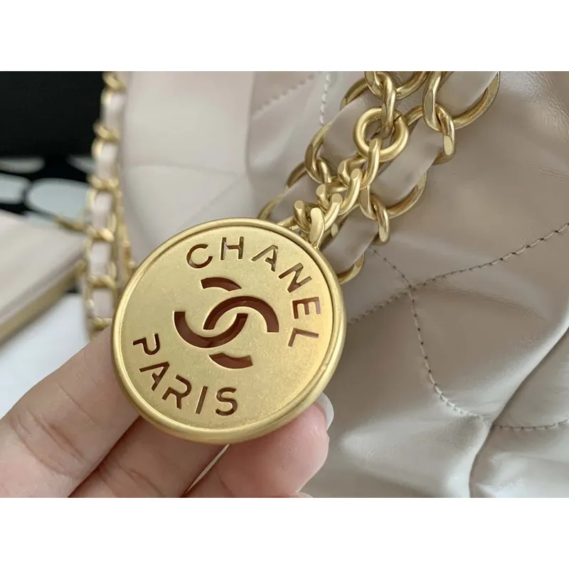 Chanel 22 AS3260 Malá kabelka z lesklé telecí kůže v barvě meruňky