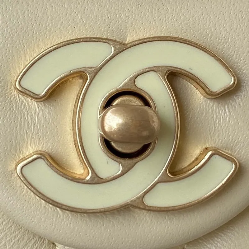 Chanel AS3113 Mini taška s klopou z jehněčí kůže, žlutá