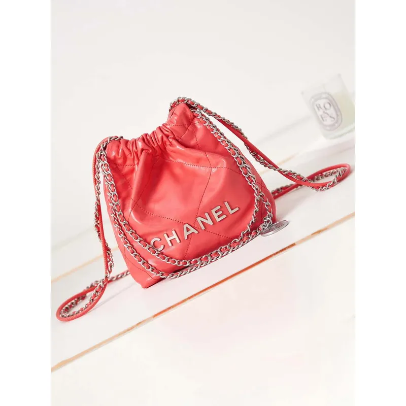 Chanel 22 AS3980 Mini kabelka z lesklé telecí kůže a stříbrného kovu, červená