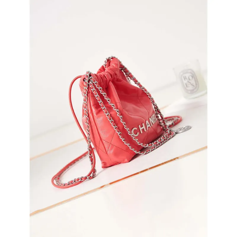 Chanel 22 AS3980 Mini kabelka z lesklé telecí kůže a stříbrného kovu, červená