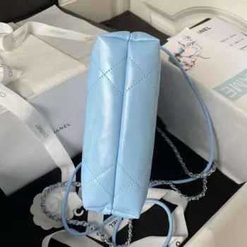 Chanel 22 AS3980 Mini kabelka z lesklé telecí kůže a stříbrného kovu, nebesky modrá