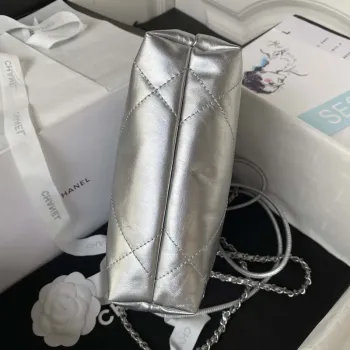Chanel 22 AS3980 Mini kabelka z lesklé telecí kůže a stříbrného kovu Stříbrná