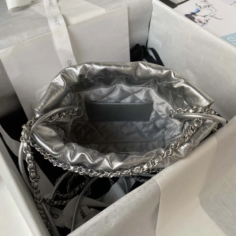 Chanel 22 AS3980 Mini kabelka z lesklé telecí kůže a stříbrného kovu Stříbrná