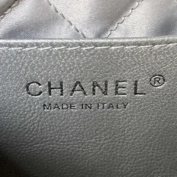 Chanel 22 AS3980 Mini kabelka z lesklé telecí kůže a stříbrného kovu Stříbrná