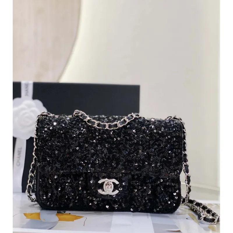 Chanel AS1116 Malá kabelka s klopou a flitry, třpytivá, 20 cm, černá