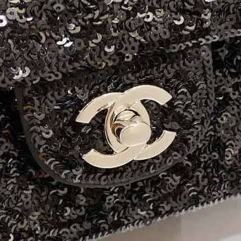 Chanel AS1116 Malá kabelka s klopou a flitry, třpytivá, 20 cm, černá