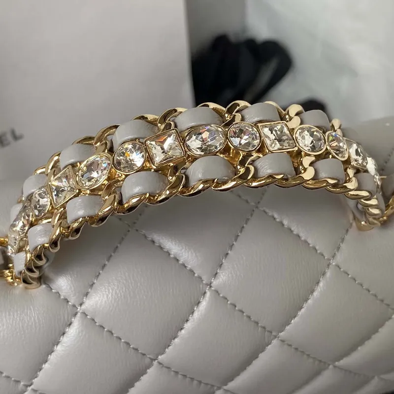 Chanel AS4140 Camellia s reliéfním vzorem a horním uchem, šedá