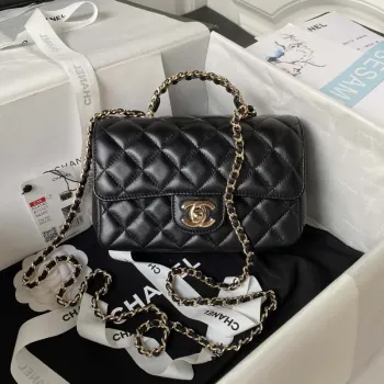 Chanel AS4140 Camellia s reliéfním vzorem a horním uchem, černá