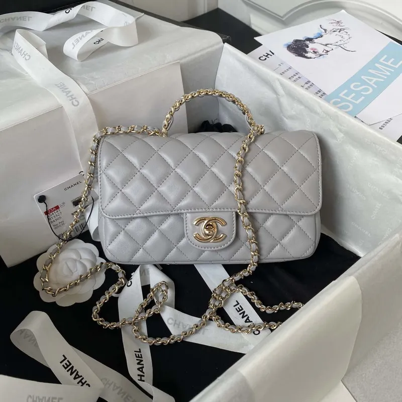 Chanel AS4141 Camellia s reliéfním vzorem a horním uchem, šedá