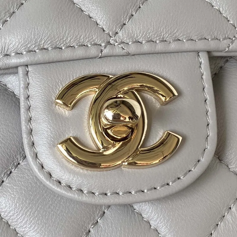 Chanel AS4141 Camellia s reliéfním vzorem a horním uchem, šedá