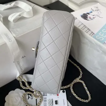 Chanel AS4141 Camellia s reliéfním vzorem a horním uchem, šedá