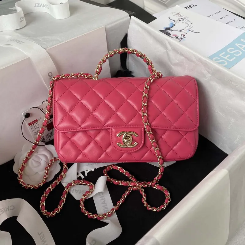 Chanel AS4141 Camellia s reliéfním vzorem a horním uchem, růžově červená