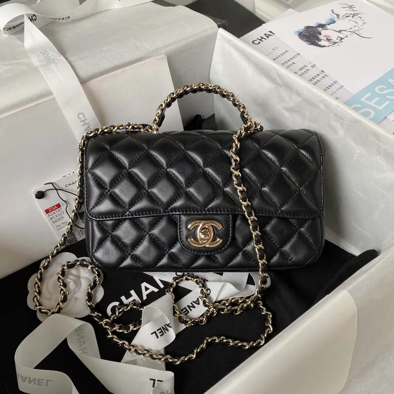 Chanel AS4141 Camellia s reliéfním vzorem a horním uchem, černá