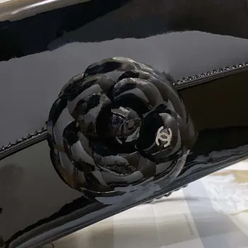 Chanel AS3356 Mini Flap 18 cm Lakovaná kůže Camellia Černá