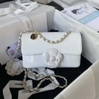 Chanel AS3356 Flap 23FW Lakovaná kůže Camellia White