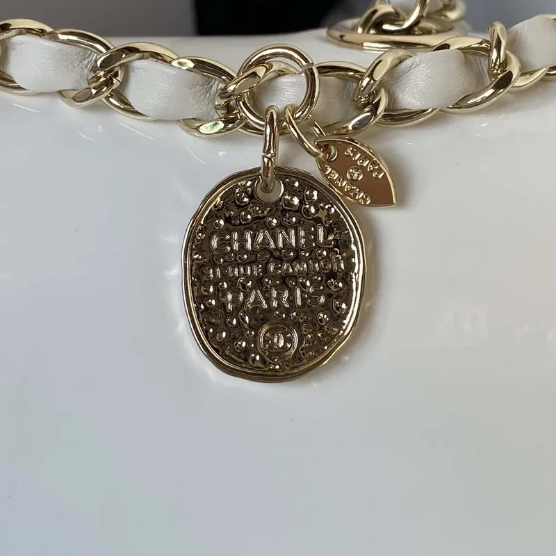 Chanel AS3356 Flap 23FW Lakovaná kůže Camellia White