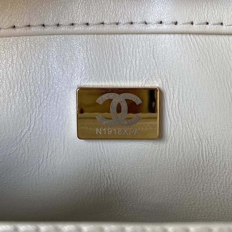 Chanel AS3356 Flap 23FW Lakovaná kůže Camellia White