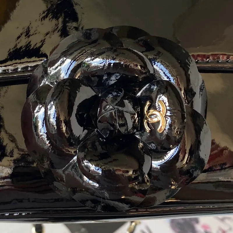 Chanel AS3356 Flap 23FW Lakovaná kůže Camellia Černá