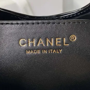 Chanel AS4133 mini dvoubarevná kabelka z lakované kůže s řetízkem, černá