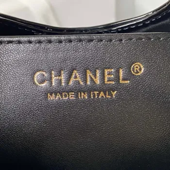 Chanel AS4133 mini dvoubarevná kabelka z lakované kůže se řetízkem, zelená
