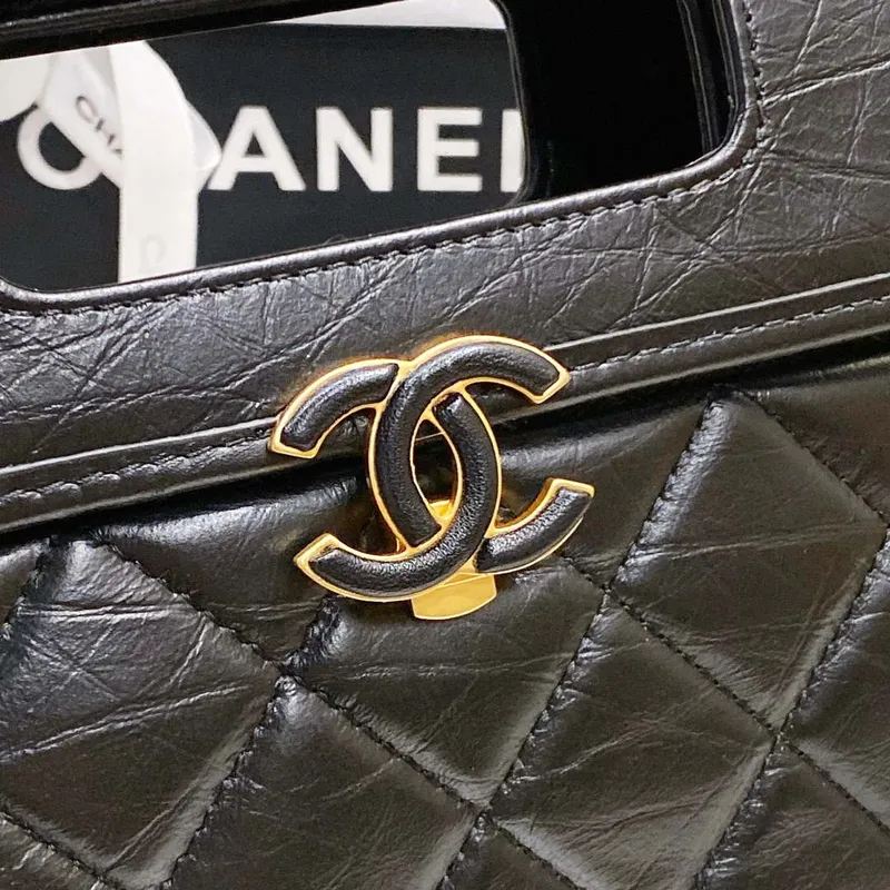 Chanel AS4025 Mini taška s klopou a horním uchem z telecí kůže, zlatý kov, černá