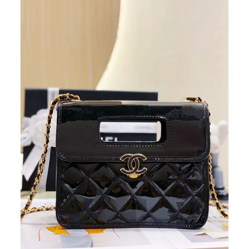 Chanel AS4025 Mini taška s klopou a horním uchem z lakované telecí kůže, zlatý kov, černá