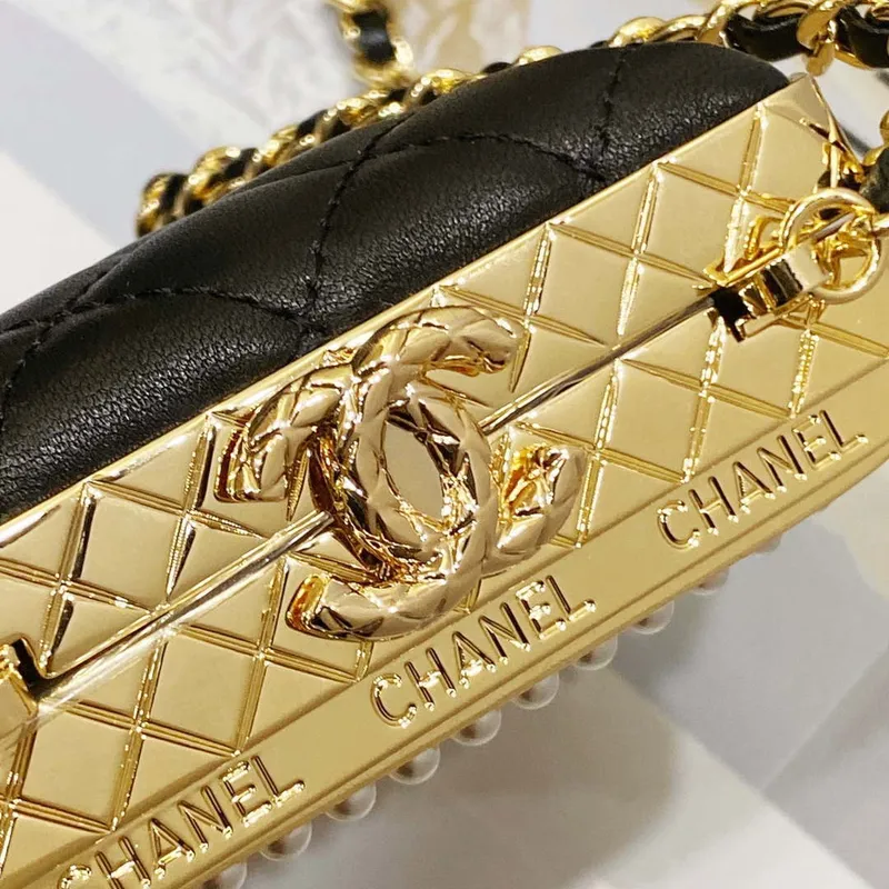 Večerní kabelka Chanel 22K s perlami, černá a zlatá