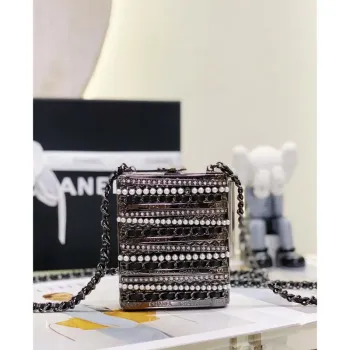 Večerní kabelka Chanel 22K s perlami, černá a stříbrná