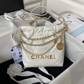 Chanel AS3980 22 Mini kabelka z lesklé telecí kůže a zlatého kovu, bílá