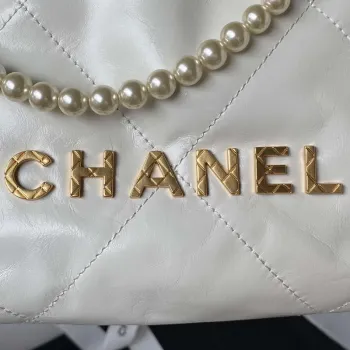 Chanel AS3980 22 Mini kabelka z lesklé telecí kůže a zlatého kovu, bílá