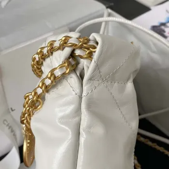 Chanel AS3980 22 Mini kabelka z lesklé telecí kůže a zlatého kovu, bílá