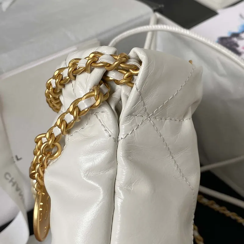 Chanel AS3980 22 Mini kabelka z lesklé telecí kůže a zlatého kovu, bílá