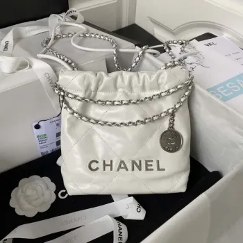 Chanel AS3980 22 Mini kabelka z lesklé telecí kůže a stříbrného kovu, bílá