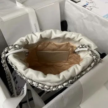 Chanel AS3980 22 Mini kabelka z lesklé telecí kůže a stříbrného kovu, bílá