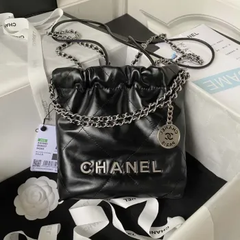 Chanel AS3980 22 Mini kabelka z lesklé telecí kůže a stříbrného kovu, černá