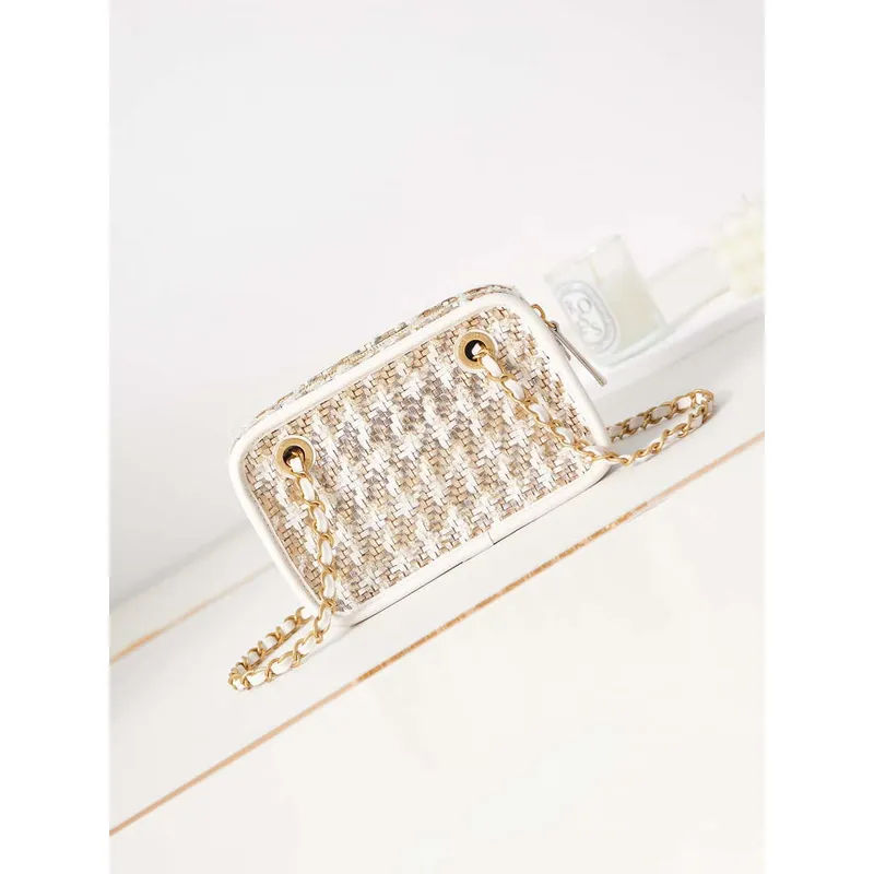 Chanel AS3768 Malé pouzdro na fotoaparát Jehněčí kůže Viskózová tkanina Bílá Zlatá a béžová