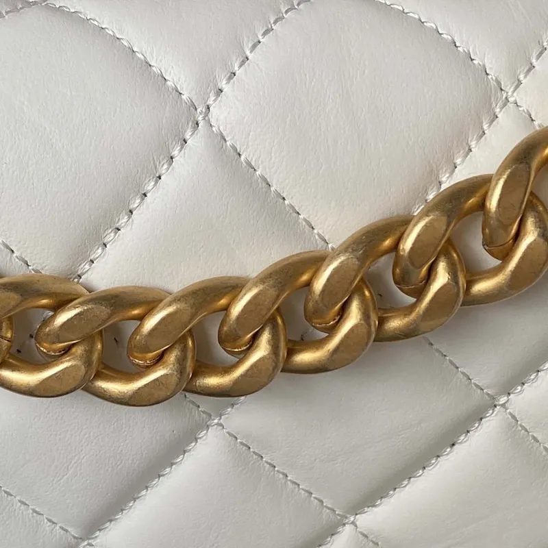 Chanel AS3932 Klasická taška s klopou CF z jehněčí kůže, bílá a zlatá