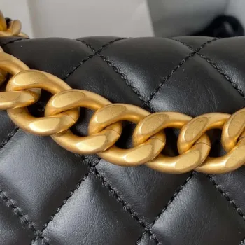 Chanel AS4051 Malá klasická taška s klopou CF z jehněčí kůže, černá se zlatými detaily