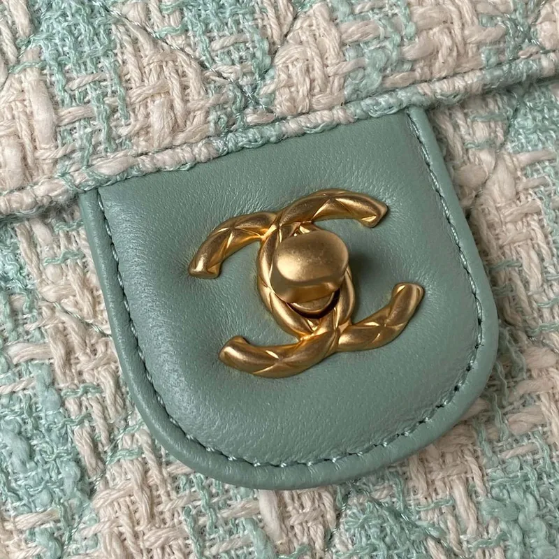 Chanel AS3973 Malá kosmetická taštička z tweedové jehněčí kůže a zlatého kovu, zelená a bílá