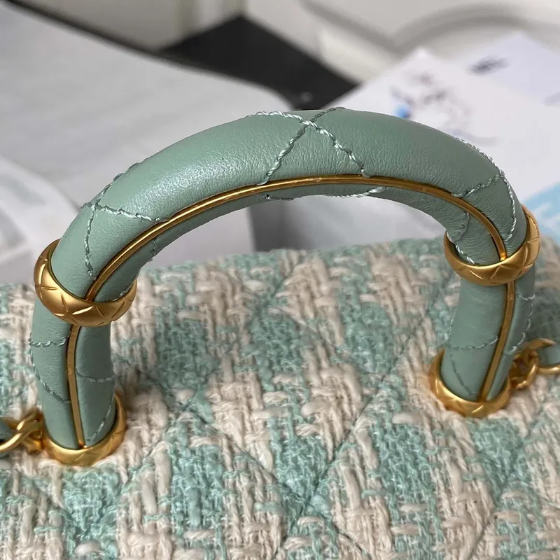 Chanel AS3973 Malá kosmetická taštička z tweedové jehněčí kůže a zlatého kovu, zelená a bílá