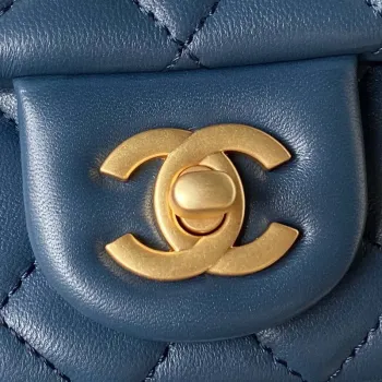 Chanel AS4041 Klasická taška s klopou CF Camellia z jehněčí kůže, tmavě modrá se zlatými detaily