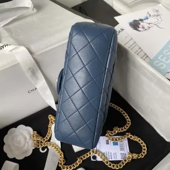 Chanel AS4041 Klasická taška s klopou CF Camellia z jehněčí kůže, tmavě modrá se zlatými detaily