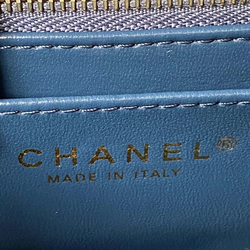 Chanel AS4041 Klasická taška s klopou CF Camellia z jehněčí kůže, tmavě modrá se zlatými detaily