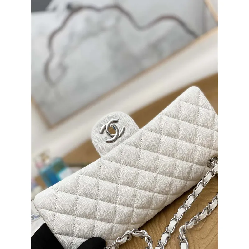 Chanel A01112 Kabelka s klopou Klasická zrnité lesklé telecí kůže Bílá Stříbrná