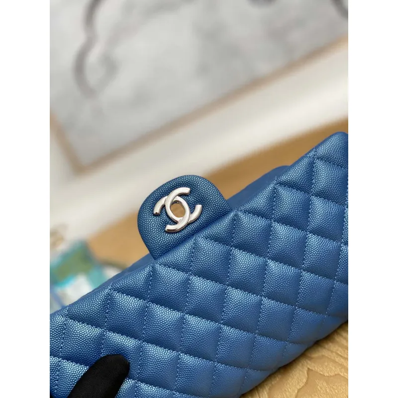 Chanel A01112 Kabelka s klopou Klasická zrnité lesklé telecí kůže Námořnická modrá Stříbrná